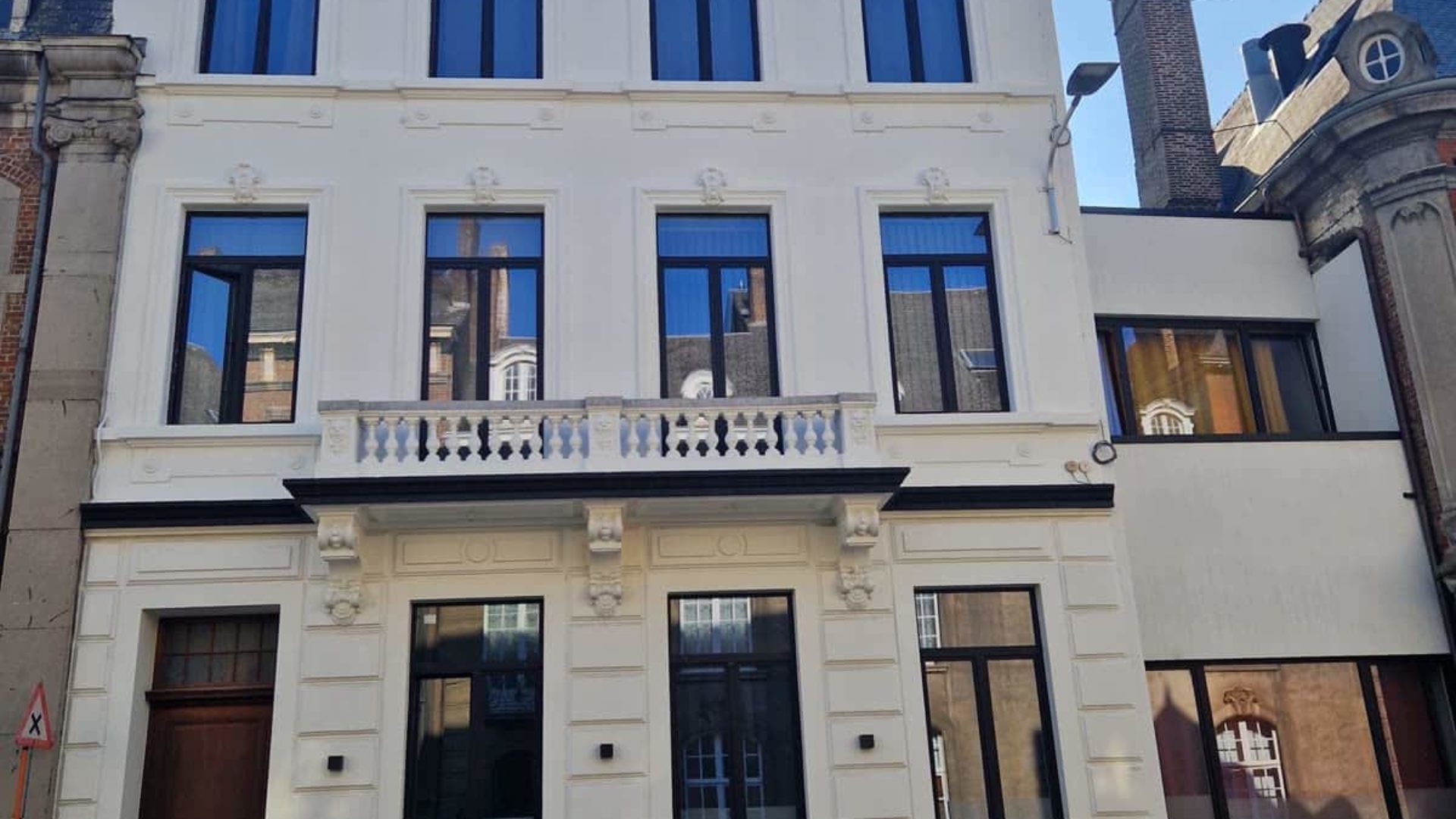 Façade rénovée du coliving de la rue Saintraint à Namur