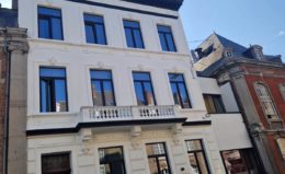 Coliving rue Saintraint à Namur, façade blanche rénovée