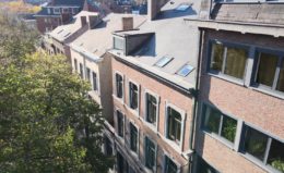 Vue aérienne des toitures de l’immeuble de kots, rue Grafé à Namur