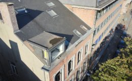 Toiture et lucarnes de l’immeuble de kots, rue Grafé à Namur